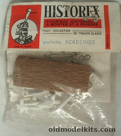 Historex 1/32 Historical Figures -Napoleonic Era Man and Woman - Bagged plastic model kit
